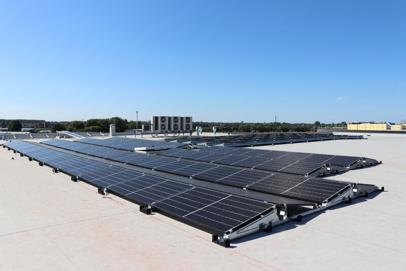 Afbeelding voor: 130 zonnepanelen op het dak